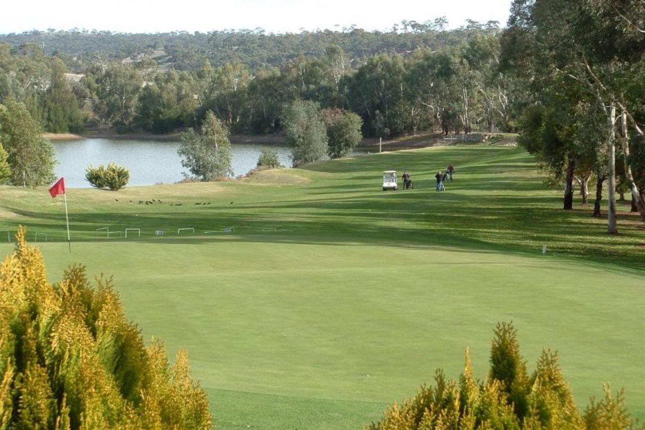 Clare Country Club Hotel Bagian luar foto