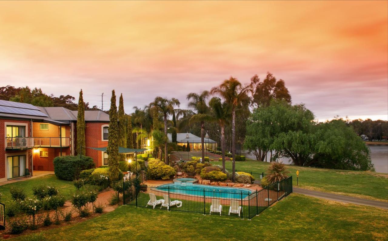 Clare Country Club Hotel Bagian luar foto