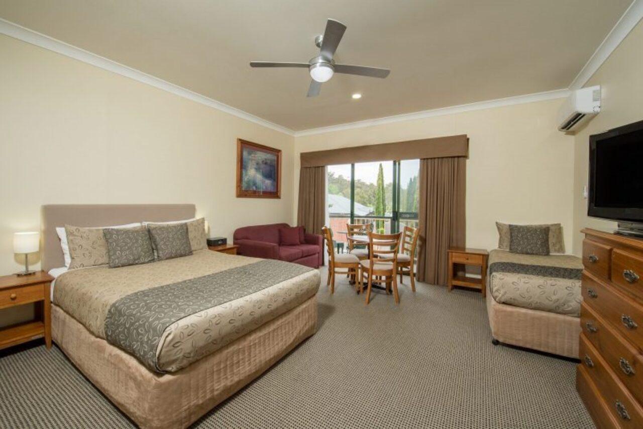 Clare Country Club Hotel Bagian luar foto