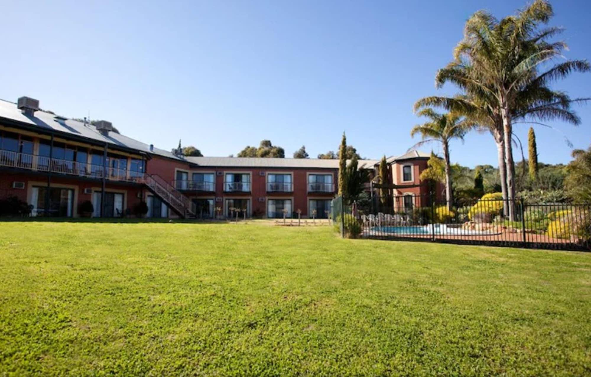 Clare Country Club Hotel Bagian luar foto