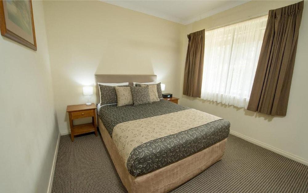 Clare Country Club Hotel Bagian luar foto