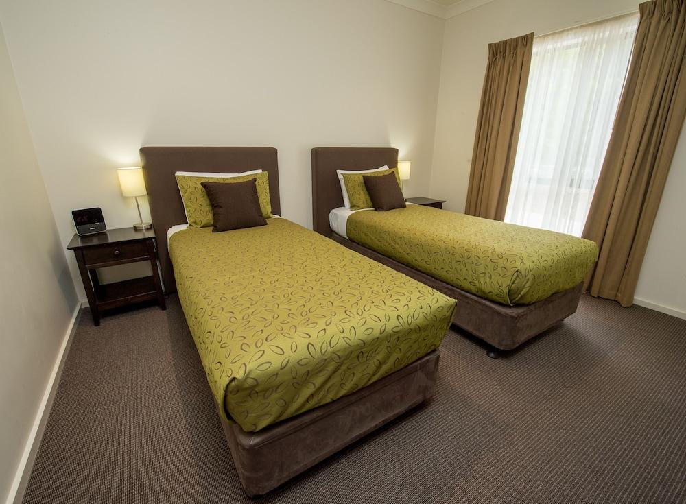 Clare Country Club Hotel Bagian luar foto