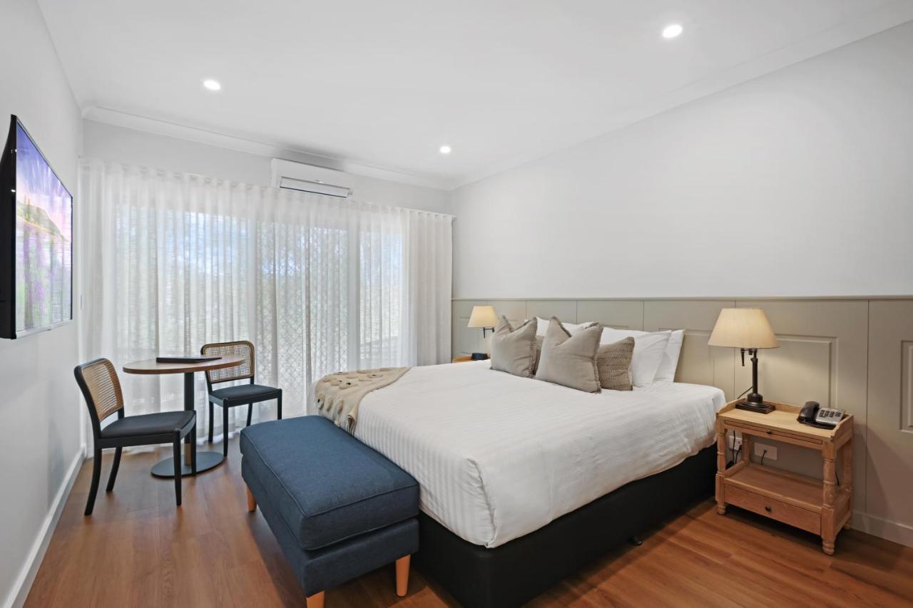 Clare Country Club Hotel Bagian luar foto