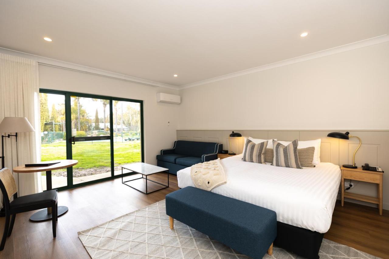 Clare Country Club Hotel Bagian luar foto