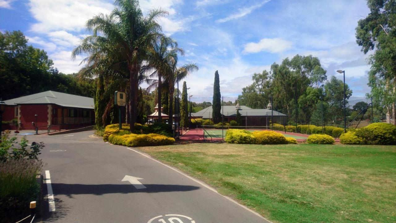 Clare Country Club Hotel Bagian luar foto