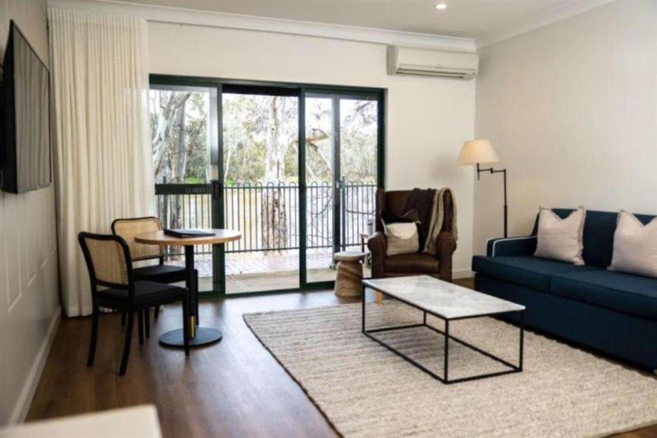 Clare Country Club Hotel Bagian luar foto