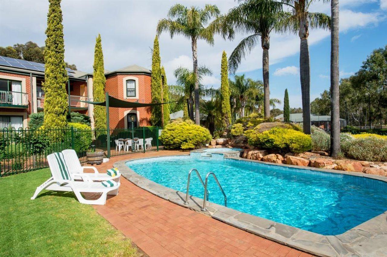 Clare Country Club Hotel Bagian luar foto