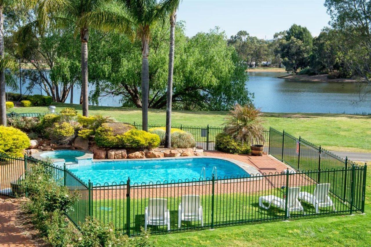 Clare Country Club Hotel Bagian luar foto