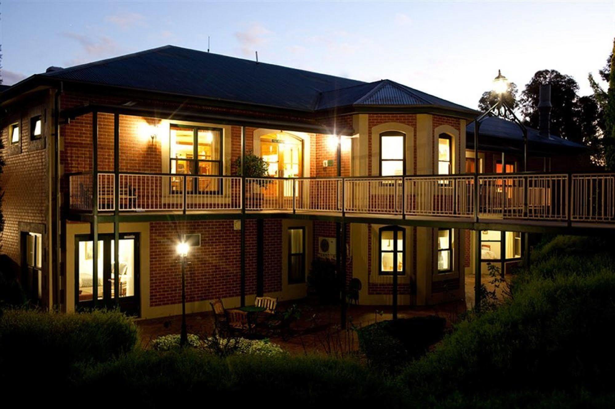 Clare Country Club Hotel Bagian luar foto
