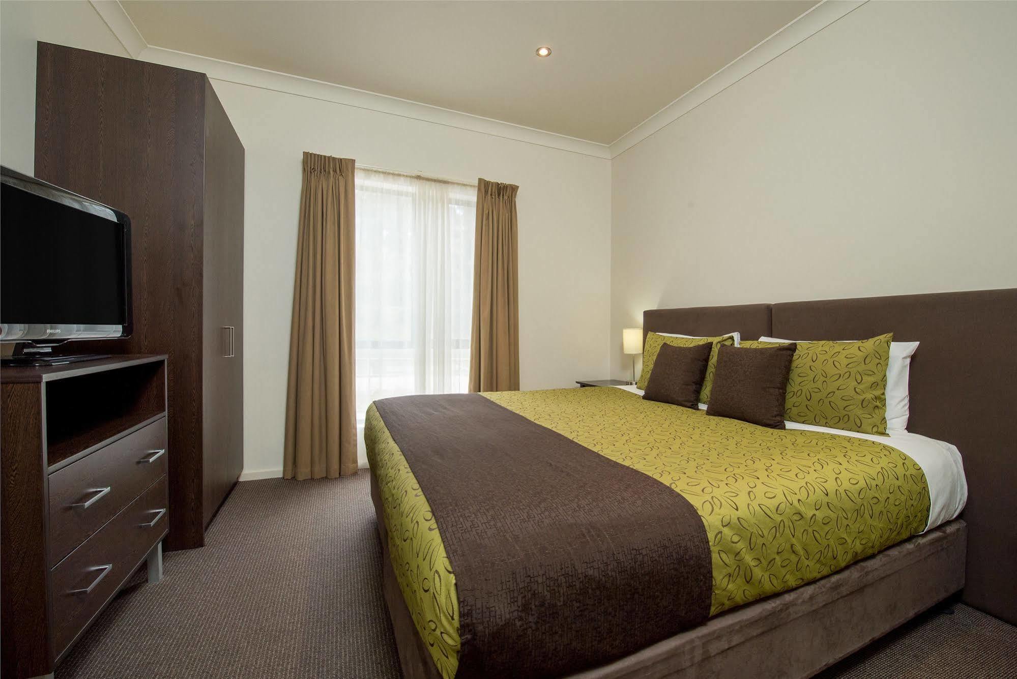 Clare Country Club Hotel Bagian luar foto