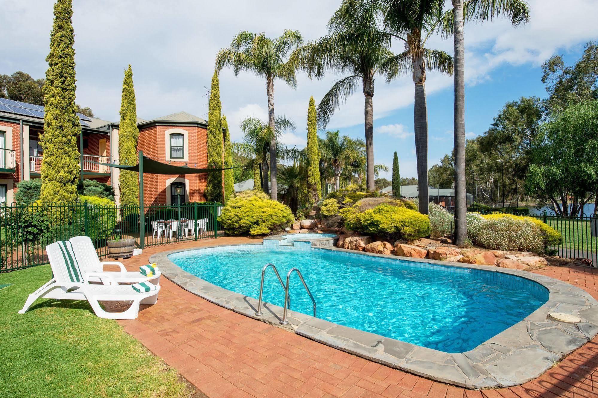 Clare Country Club Hotel Bagian luar foto