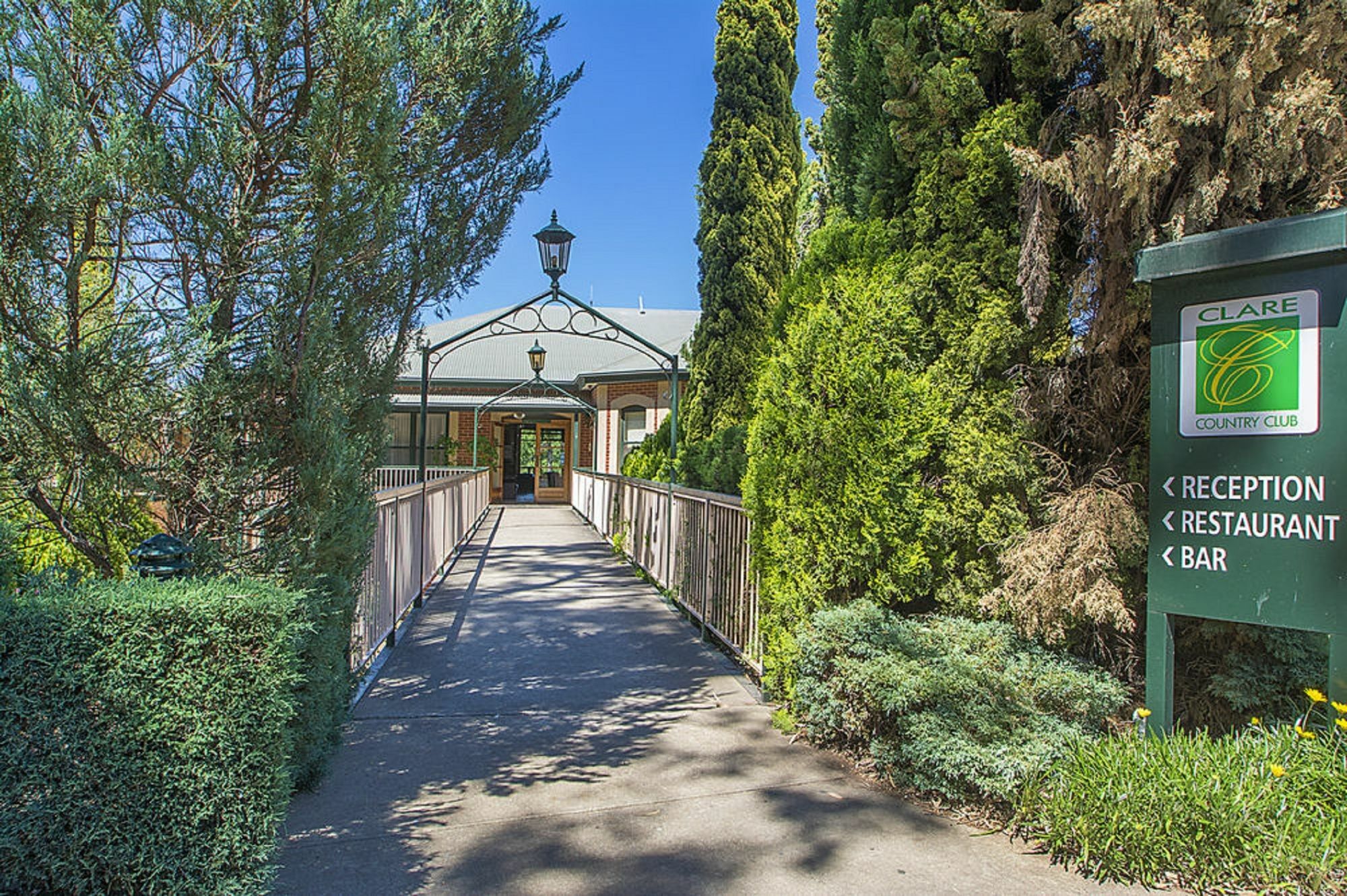 Clare Country Club Hotel Bagian luar foto
