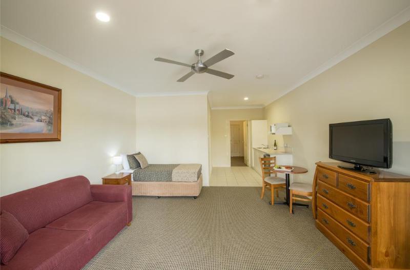 Clare Country Club Hotel Bagian luar foto